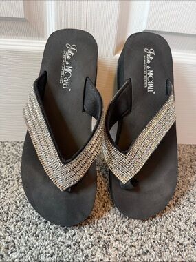 Julia & MICHAEL Black Rhinestone V-Detail Women’s Sandals